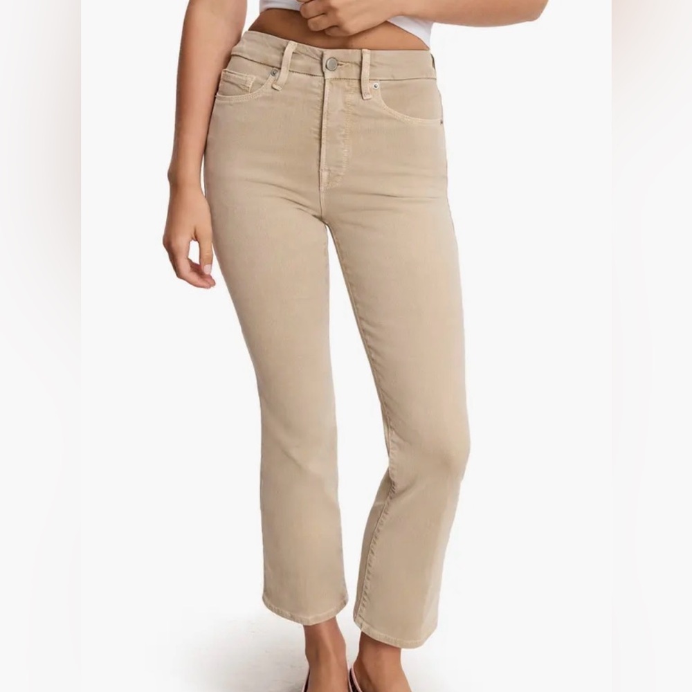Good American Cropped Straight-Leg Jeans in Beige